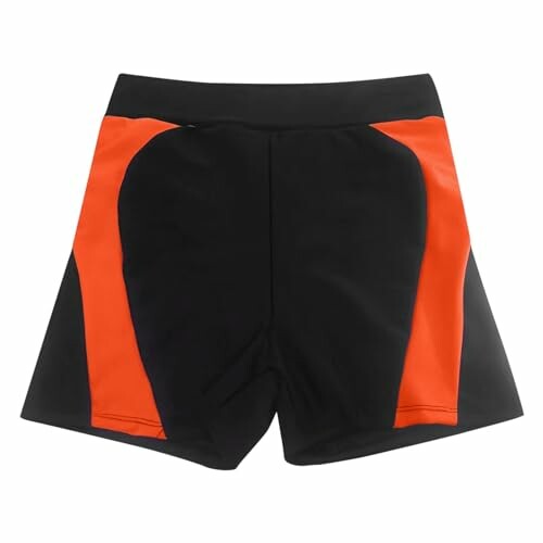 Zwart-oranje sportshorts op witte achtergrond.