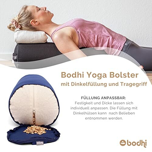 Vrouw doet yoga met Bodhi yoga bolster