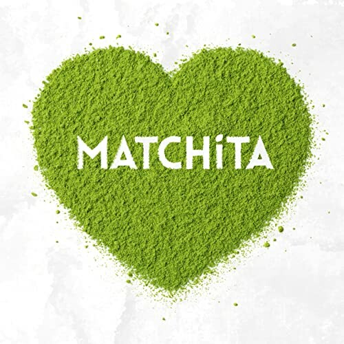 Groene matcha poeder in hartvorm