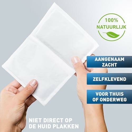 Twee witte verbanddoekjes in handen