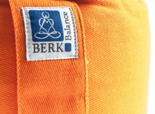 Oranje yogamat met BERK Balance label