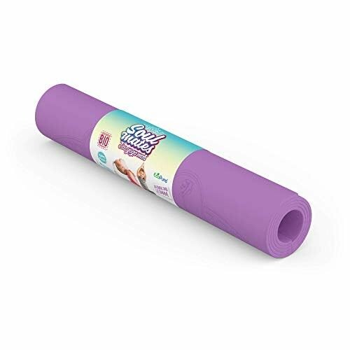 Paarse yogamat opgerold