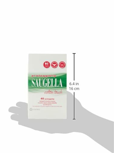 Een verpakking van Saugella Cotton Touch proteggislip op een hand.