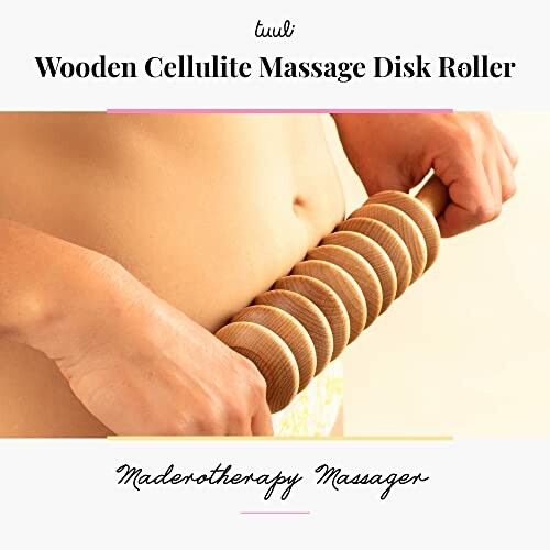 Houten anticellulitis massage roller in gebruik