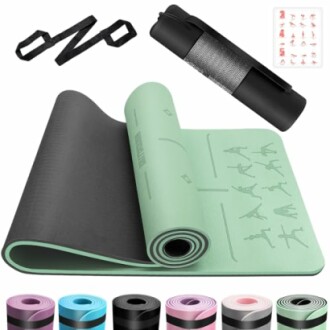 Groene yogamat met accessoires en oefeninstructies